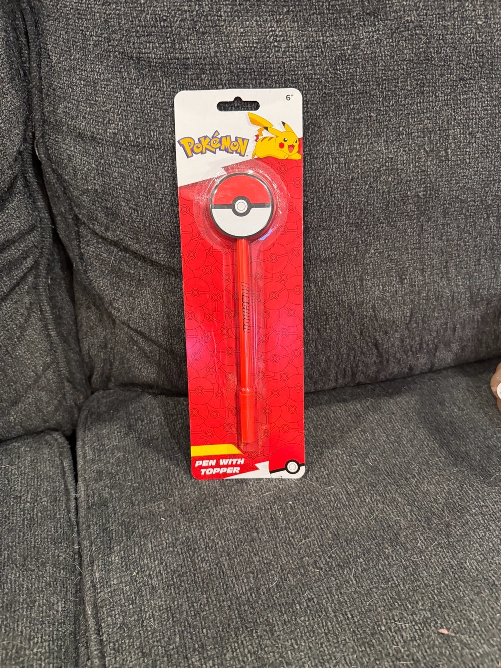 Pokemon Red Pokémon with topper